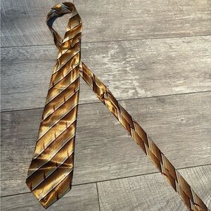 Luxurious Gold and Brown Diagonal Striped Tie. Paulino.